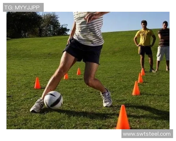 掌握足球基本动作提升球技的关键要素与实用技巧分享