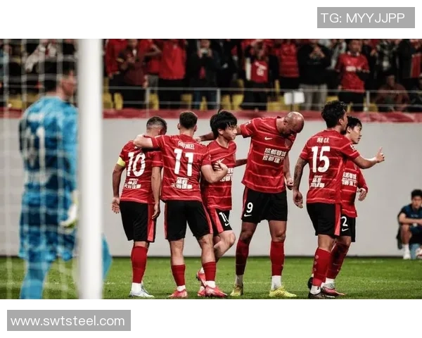 中超精彩对决深圳队迎战强敌全力争胜展现球队实力 中超精彩对决深圳队迎战强敌全力争胜展现球队实力